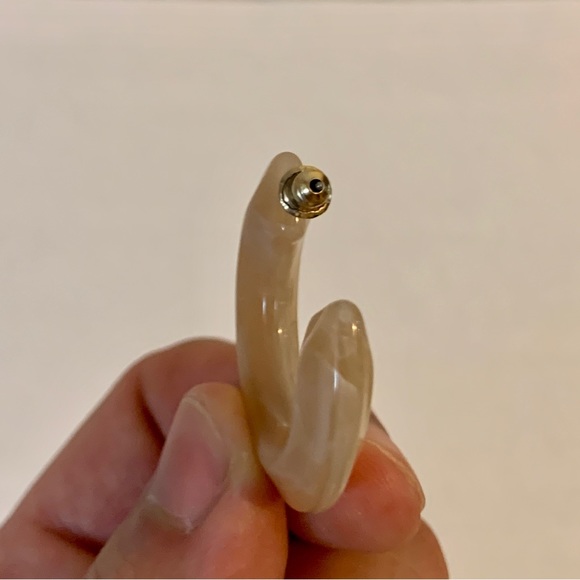 Beige Resin Earrings - Picture 5 of 6